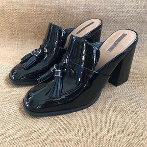 Beautiful Black Patent Leather Tahari Zalla Size 7